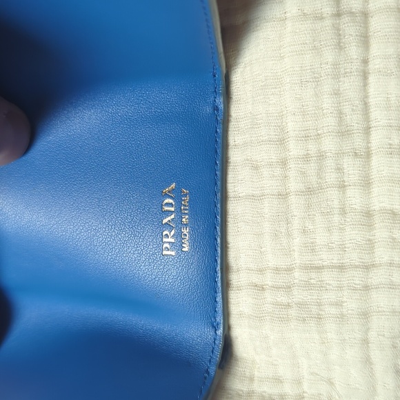 Prada Blue Textured Wallet with Bow Accent In Good Condition - Picture 3 of 10